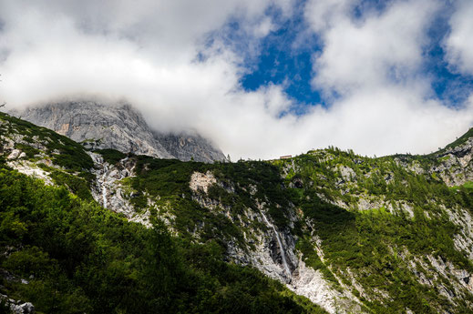 Wandern mit Hund in den Dolomiten zur Berti Hütte