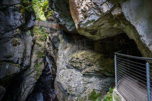 Wandern mit Hund in Sterzing; Gilfenklamm mit Hund