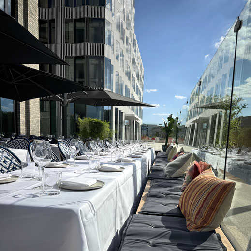Windschutz auf der Terrasse an einem Restaurant