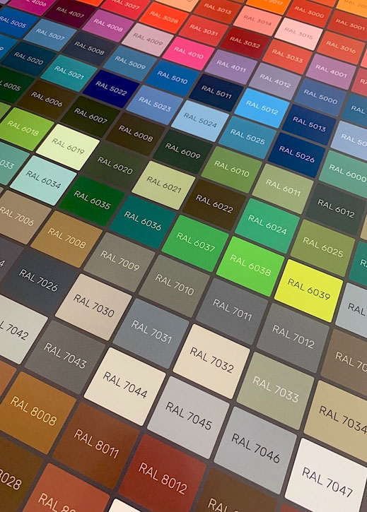 Übersicht der RAL-Farbpalette für individuelle Sonderlackierungen von Windschutzanlagen