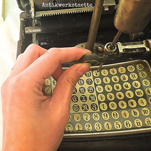 Mignon AEG typewriter