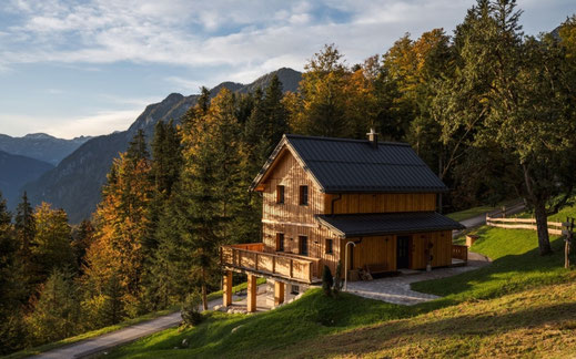 Chalet in Bad Goisern am Berg mit Sauna und Garten