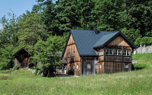 Ferienhaus am Grundlsee mit Sauna im Gartenhäuschen, Seeblick und Garten