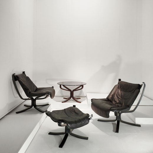 Sigurd Ressell "Falcon" Set of Sling Chairs, Footrest, Table for Vatne Lenestolfabrikk, Norway, 1971 PN.Modern