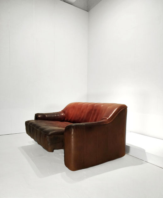 De Sede DS-44 Deep Two-Seater Plush Cushion Buffalo Leather Lounge Sofa. Switzerland, 1968 - PN.Modern pnmodern.com