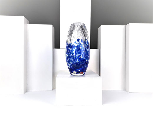  Tapering cylinder vase with blue mottles and bubbles, designed by Jaroslav Svoboda with Skrdlovice, 1969.  Produced from 1969-1971 in four high versions. this vase is in excellent vintage condition.  H: 26cm x DIA: 12cm 
