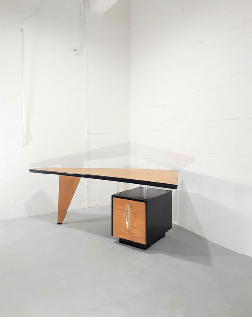 Italian Retro Futurism, Desk in Maple, lacquer and Lucite, circa, 1949-1952