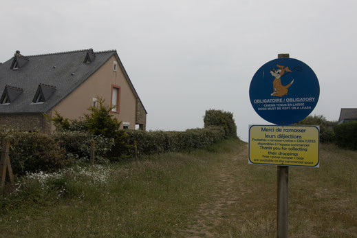 Hundeschild am Denneville-Plage in der Normandie