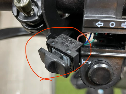 LAZE KICKBOARD EV Lite スイッチボックス 接触不良が疑われるスイッチ部分の拡大画像
