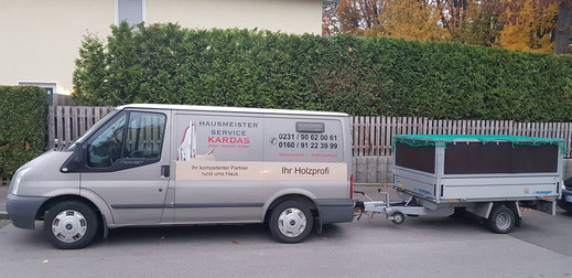 Unser Fahrzeug mit Anhänger jederzeit bereit für Sie 