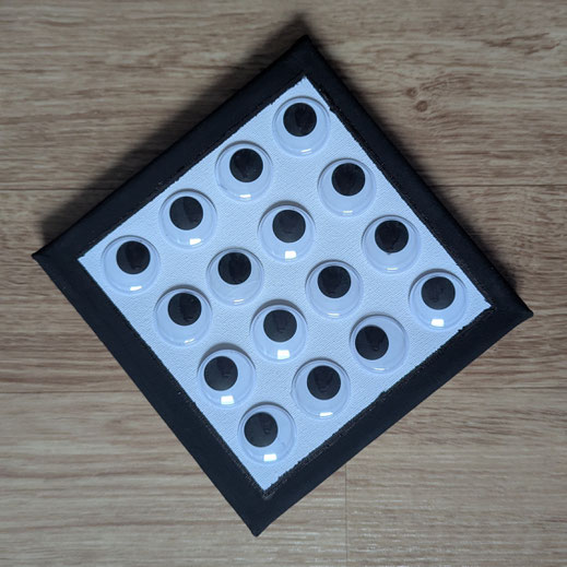 Wackelaugen-Wand