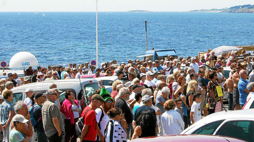 La manifestation d'août 2014 avait réuni 500 plaisanciers, écologistes et riverains sur la plage de Trénez et en mer.
