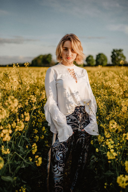 Fotoshooting im Rapsfeld - München by Sebastian Pintea