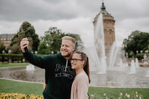 Selfie Sascha und Natascha am Wasserturm Mannheim by Sebastian Pintea