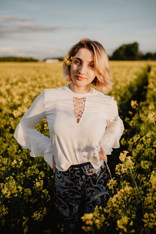 Fotoshooting im Rapsfeld - München by Sebastian Pintea