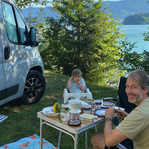 Packen Camper mit Kind