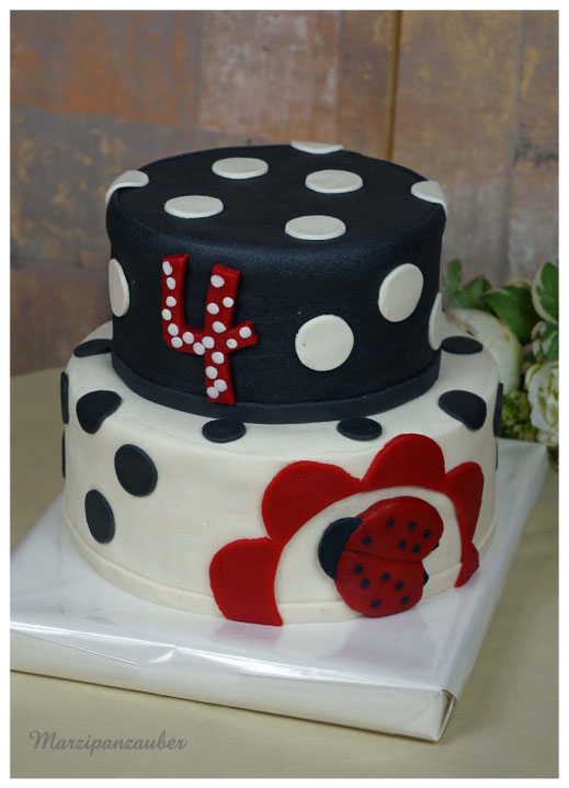 Kindergeburtstag, Geschenke und Torten individuelle Hochzeitstorten