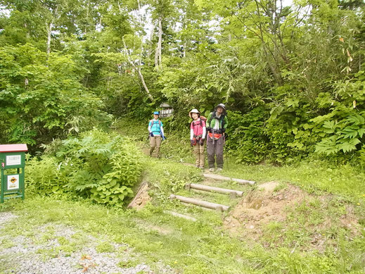 １８Ｋ歩いて登山口に到着。　お疲れ様