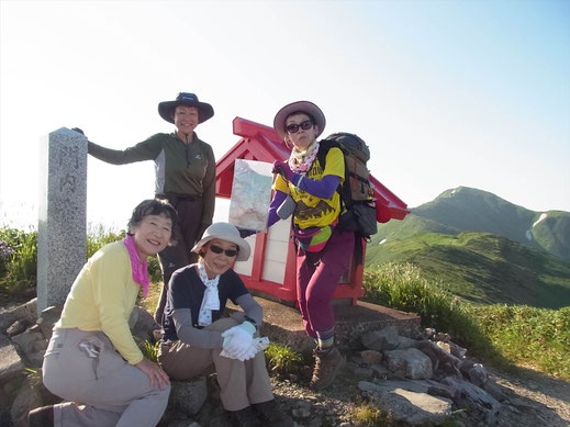縦走路最後の山頂、門内岳(1,887m)にて