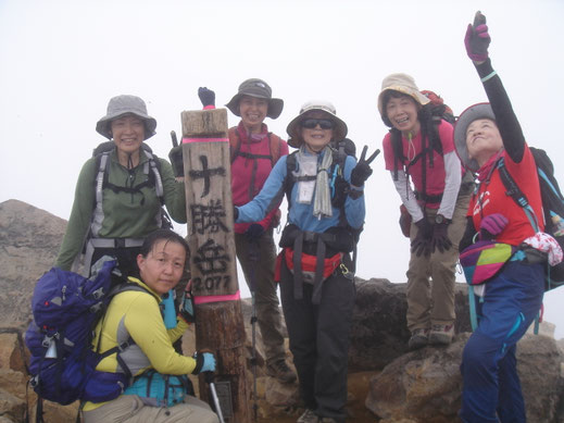 十勝岳山頂(2,077ｍ)にて