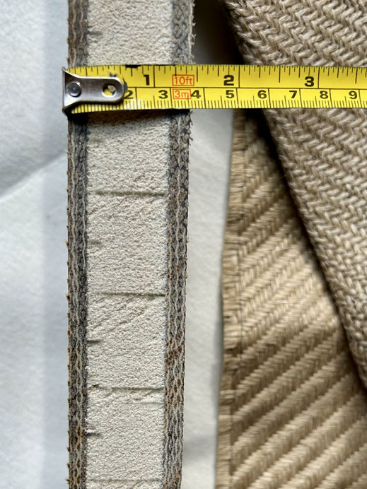 Querschnitt der Seitenwand mit je 5 Schichten Flachs auf jeder Seite der Verstärkung mit recycliertem PE Schaum.