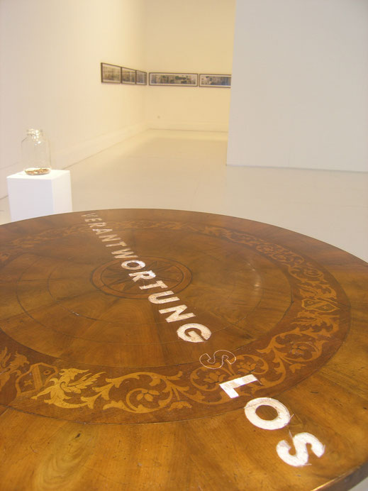 Eva Hradil VERANTWORTUNG S LOS, 2011, Ausstellungsansicht