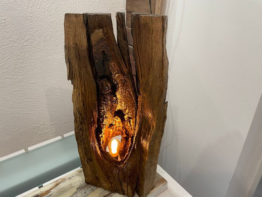 Balkenlampe Teresia - Rustikale Lampe aus einem alten Holzbalken