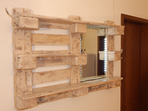 Spiegel Garderobe aus Paletten Altholz