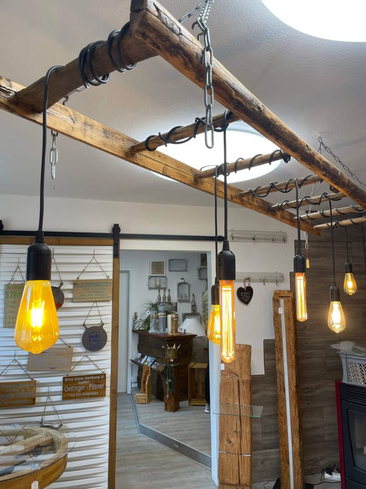 Leiterlampe Iris - Rustikale Lampe aus einer alten Holzleiter
