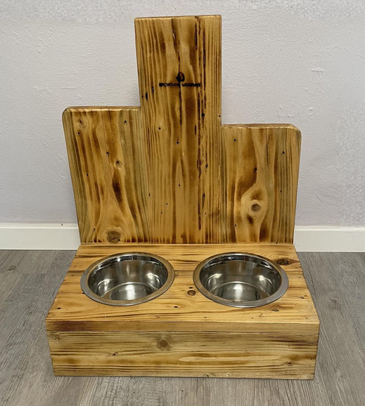 Futterstation für Hunde und Katzen aus Holz