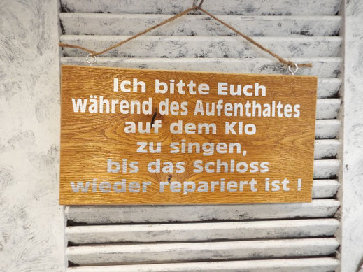 Witzige rustikale Holzschilder mit Sprüchen 