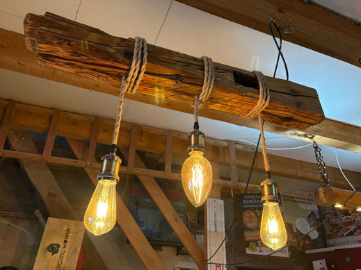 Balkenlampe Ella - Rustikale Lampe aus einem alten Holzbalken
