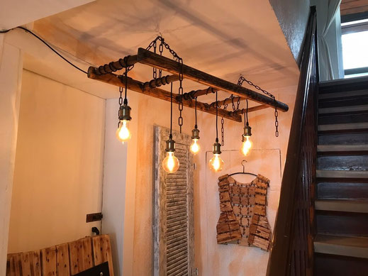 Leiterlampe Nina - Rustikale Lampe aus einer alten Holzleiter