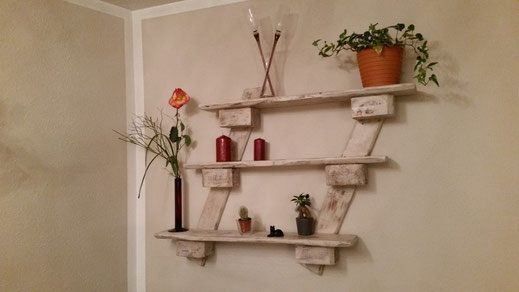 Handgefertigtes Regal aus Altholz / Paletten