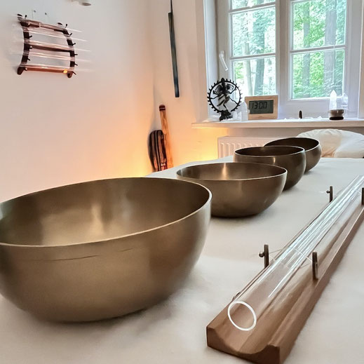 Klangmassage mit Klangschalen in der Klang Licht Oase in Jesteburg Lüllau