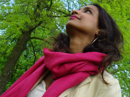 Elegant and generous multipurpose shawl made of soft and fine wool and silk fiber.