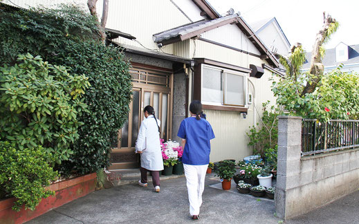 徒歩で訪問するお宅もあります