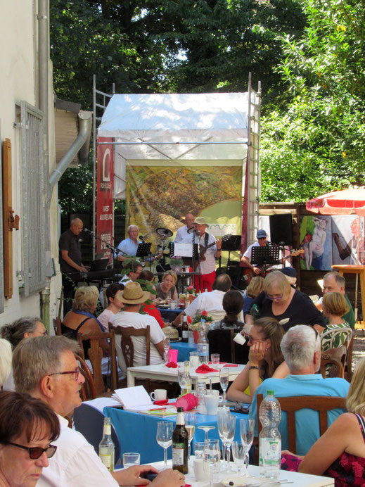Kunstgenuss in der Villa Artis - Innenstadtpark Ruhranlage