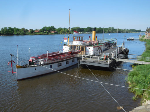 Raddampfer Kaiser Wilhelm am Anleger Lauenburg