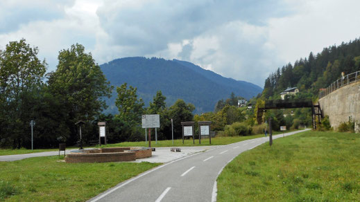 Bei Tarvis, links führt der Weg nach Kranjska Gora, geradeaus nach Tarvis