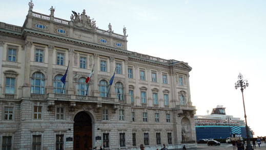 Palazzo del Lloyd Triestino an der Piazza Grande