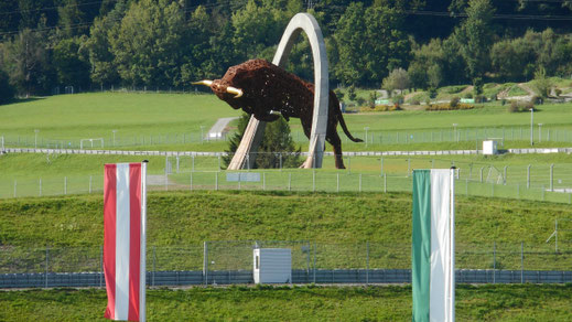 Bulle vom Spielberg, 15 Meter hoch, inklusive Bogen sogar 18 Meter, und 68 Tonnen schwer