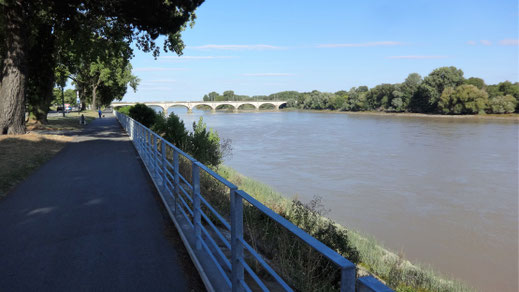 Nantes an der Loire Bahnbrücke