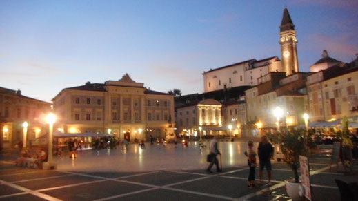 Tartiniplatz abends