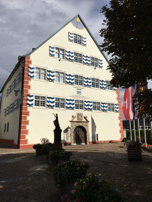 Möhringer Rathaus.  1300 erbaut,  1511 erstmals als Schloss erwähnt. Lange Zeit Sitz des Obervogts