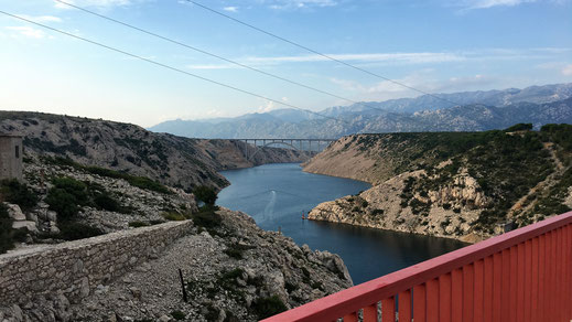 Im Hintergrund das Velebit Gebirge