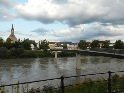 Europasteg 1899 bei großem Hochwasser wurde Holzbrücke hier weggerissen