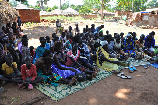 Meeting of a group of refugees from South Sudan. There are regular meetings to discuss current issues and to find solutions to problems.