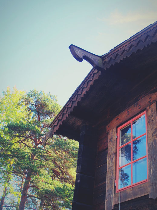 maison datcha bois forêt ciel bleu suède bigousteppes