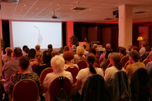 Das Auditorium bei der Eröffnung durch die Landrätin